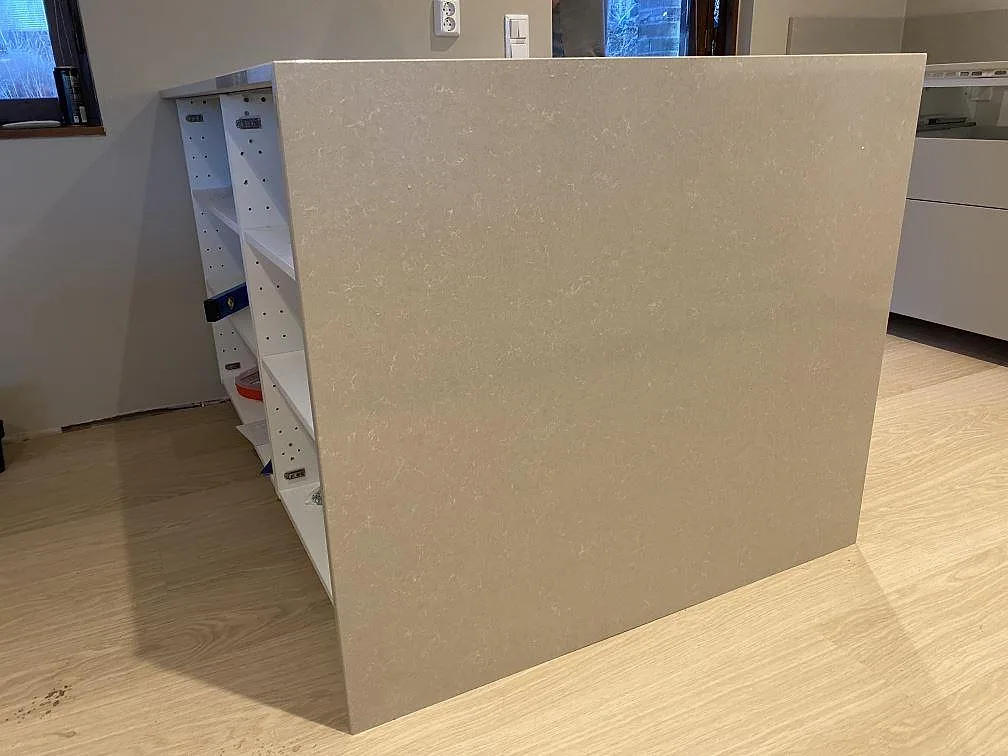 Køkkenbordplade i Technistone Noble Ivory White, Jönköping – billede 8