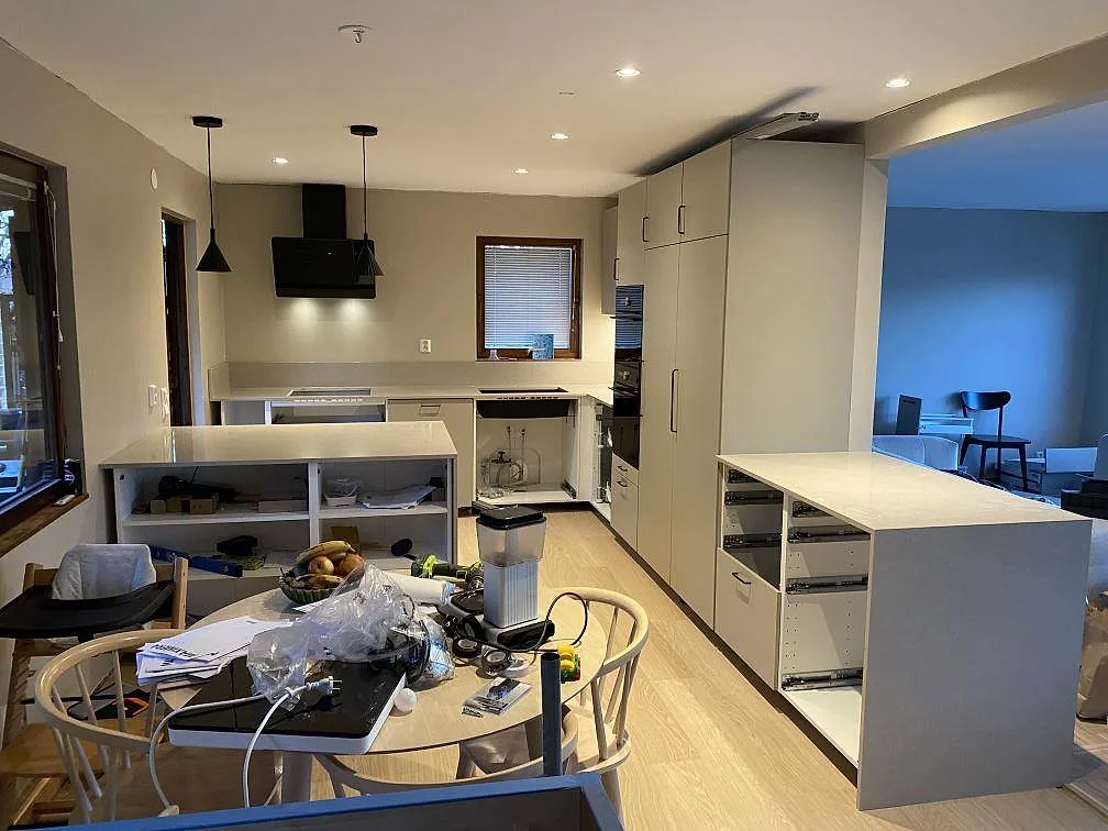 Køkkenbordplade i Technistone Noble Ivory White, Jönköping – billede 2