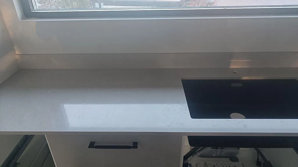 Køkkenbordplade i Technistone Noble Ivory White, Kalmar – billede 8