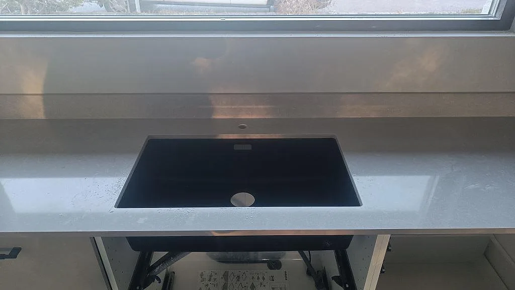 Køkkenbordplade i Technistone Noble Ivory White, Kalmar – billede 3