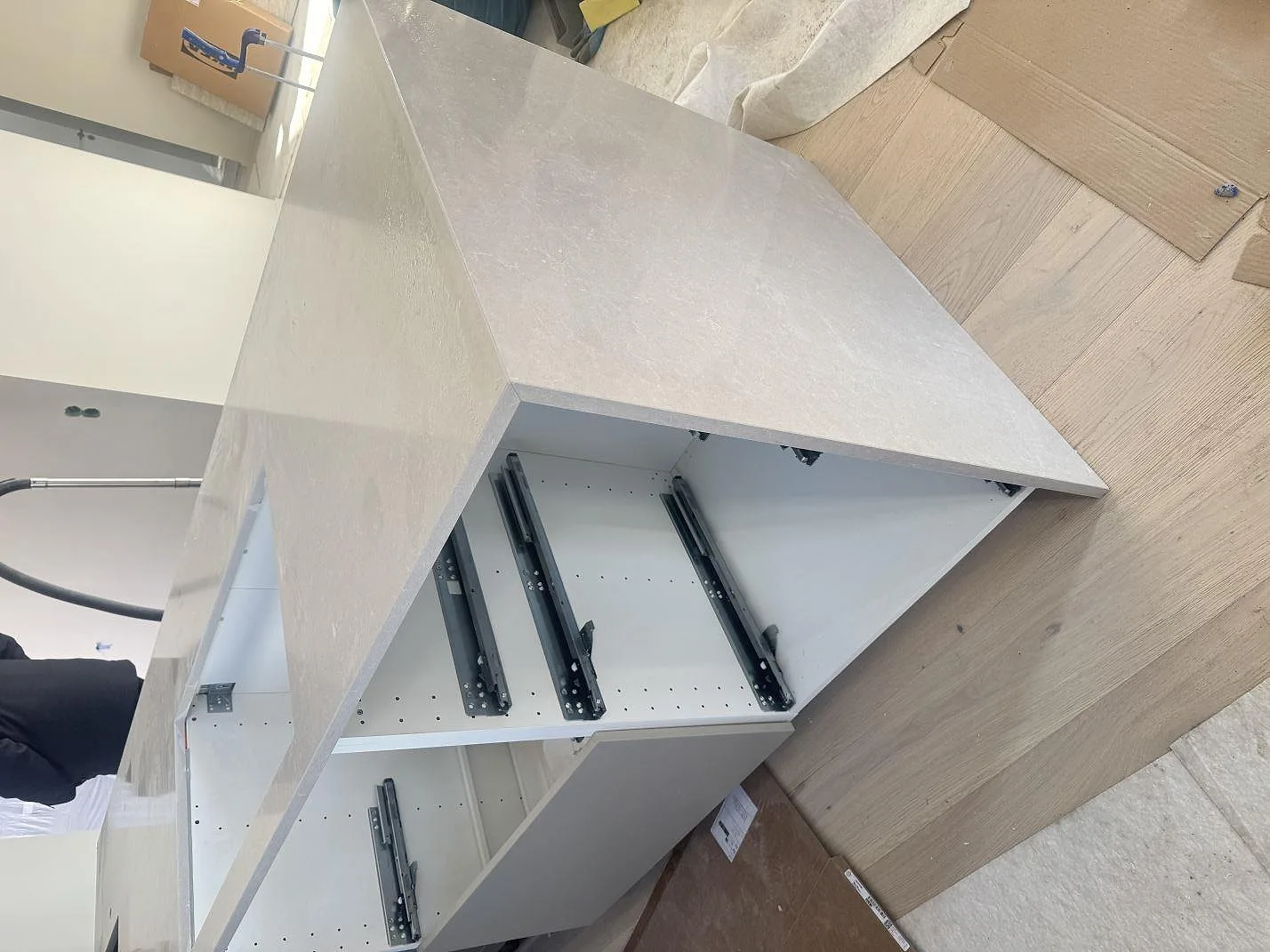 Køkkenbordplade i Technistone Noble Ivory White, Kalmar – billede 7