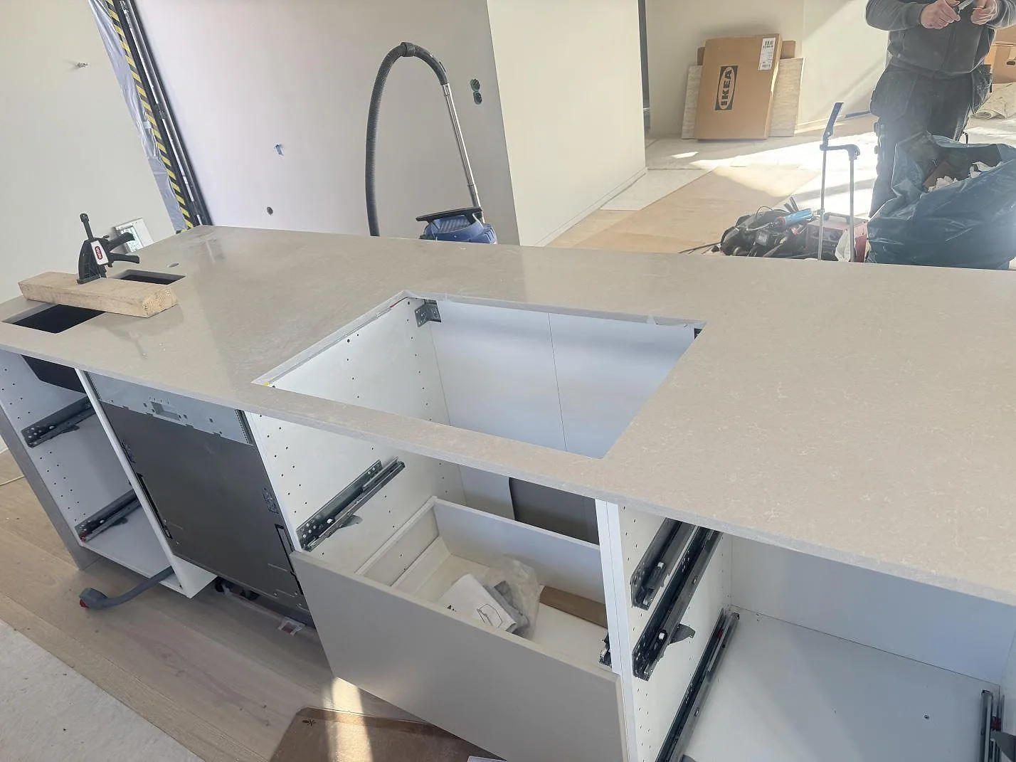 Køkkenbordplade i Technistone Noble Ivory White, Kalmar – billede 3