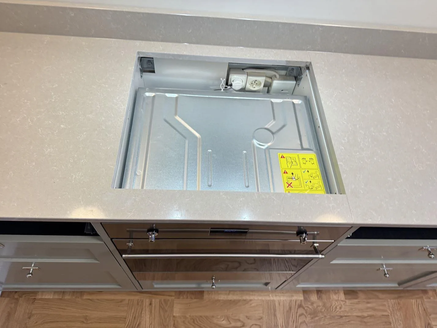 Køkkenbordplade i Technistone Noble Ivory White, Kalmar – billede 7