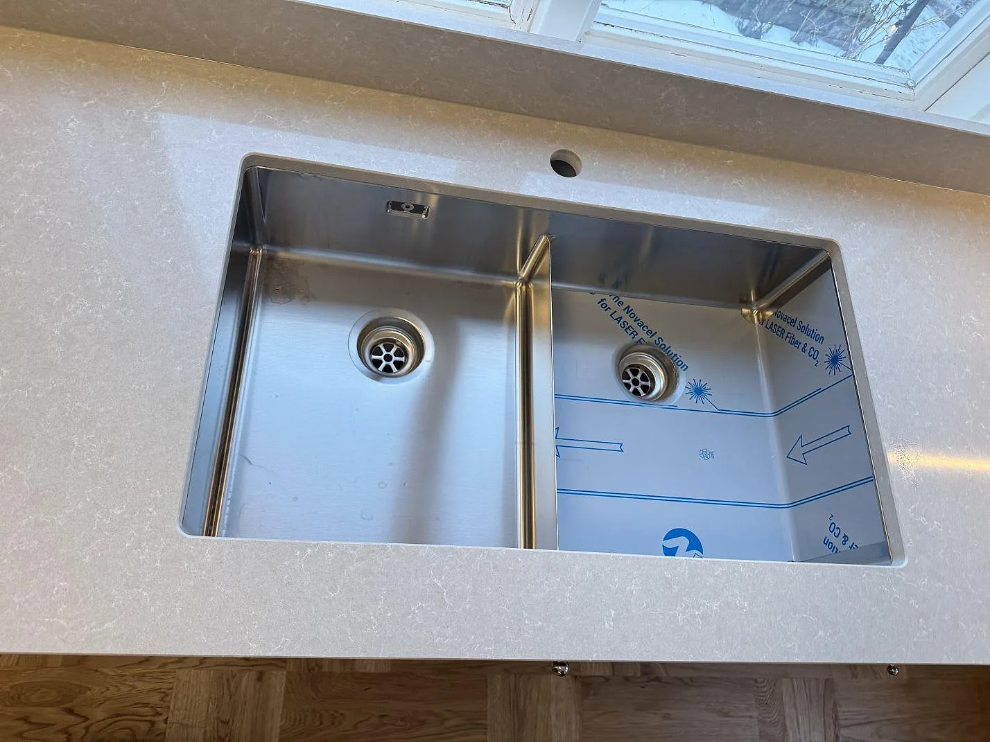 Køkkenbordplade i Technistone Noble Ivory White, Kalmar – billede 8