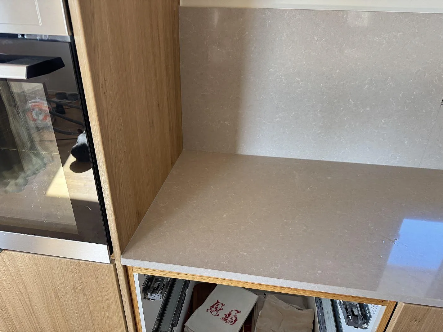 Køkkenbordplade i Technistone Noble Ivory White, Karlshamn – billede 8