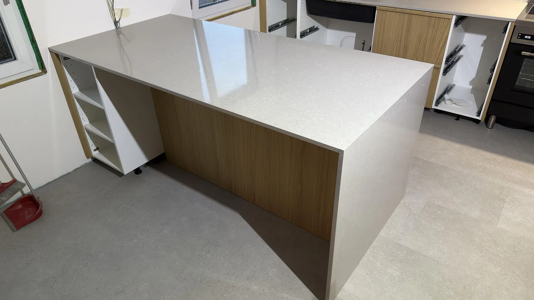 Køkkenbordplade i Technistone Noble Ivory White, Karlskoga – billede 2