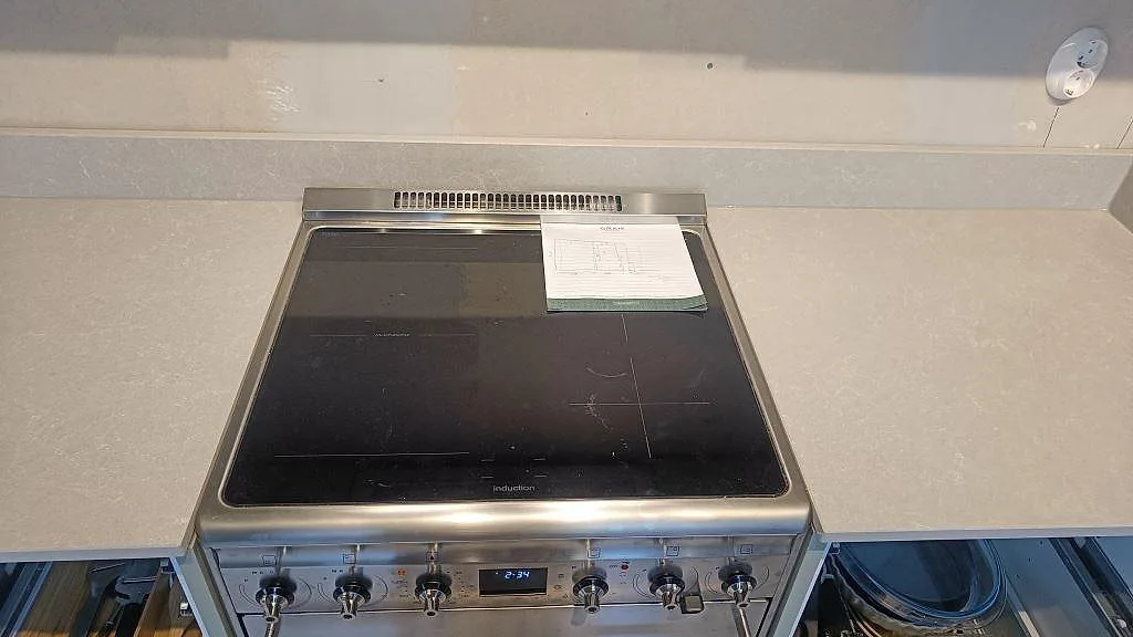 Køkkenbordplade i Technistone Noble Ivory White, Klagshamn – billede 8