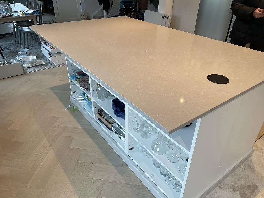 Køkkenbordplade i Technistone Noble Ivory White, Klagshamn – billede 8