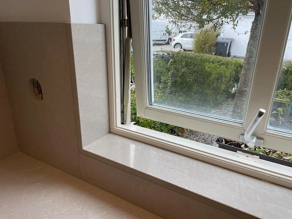 Køkkenbordplade i Technistone Noble Ivory White, Klagshamn – billede 7