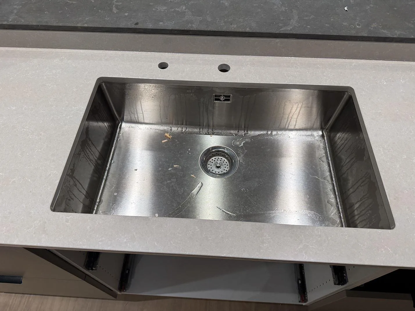 Køkkenbordplade i Technistone Noble Ivory White, Kungsbacka – billede 4