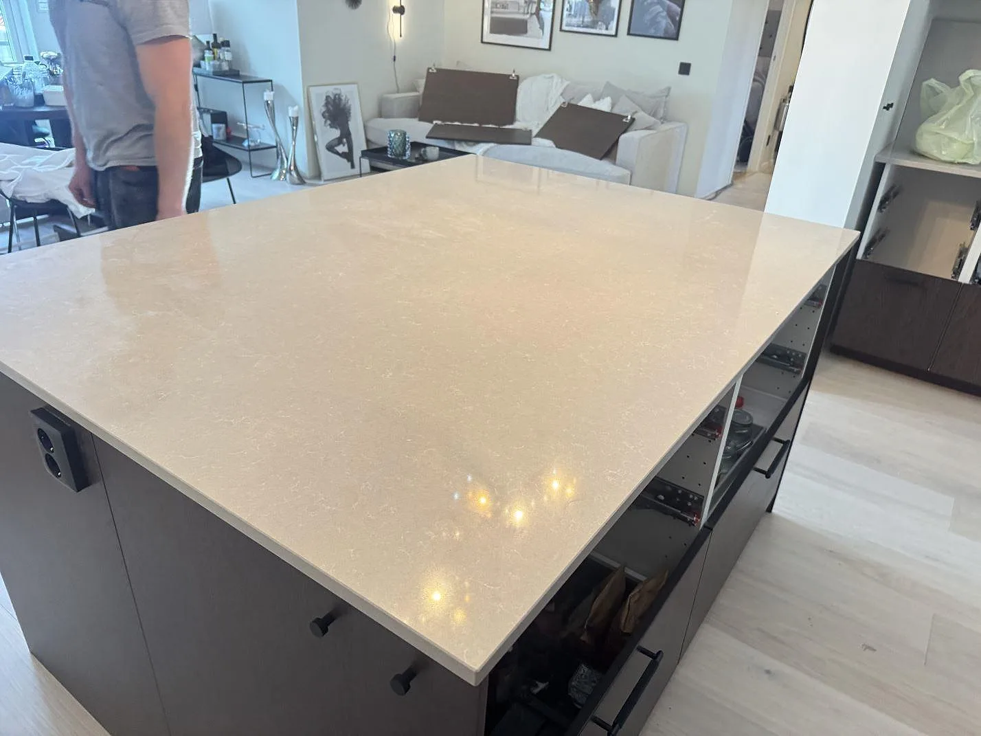 Køkkenbordplade i Technistone Noble Ivory White, Kungsbacka – billede 7