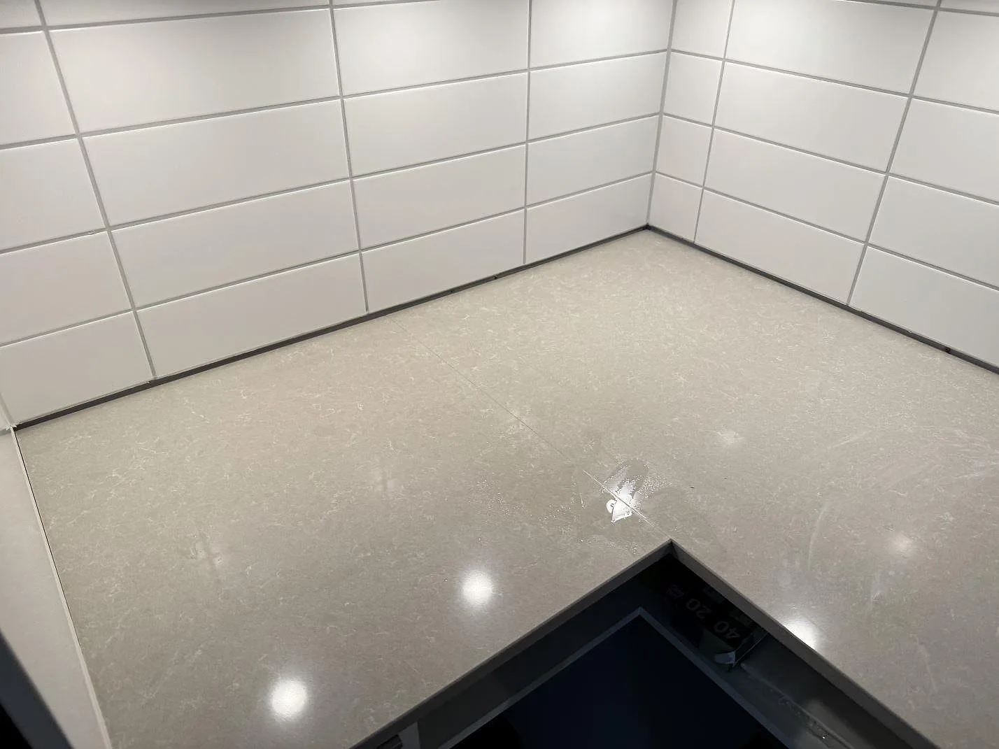 Køkkenbordplade i Technistone Noble Ivory White, Landskrona – billede 4