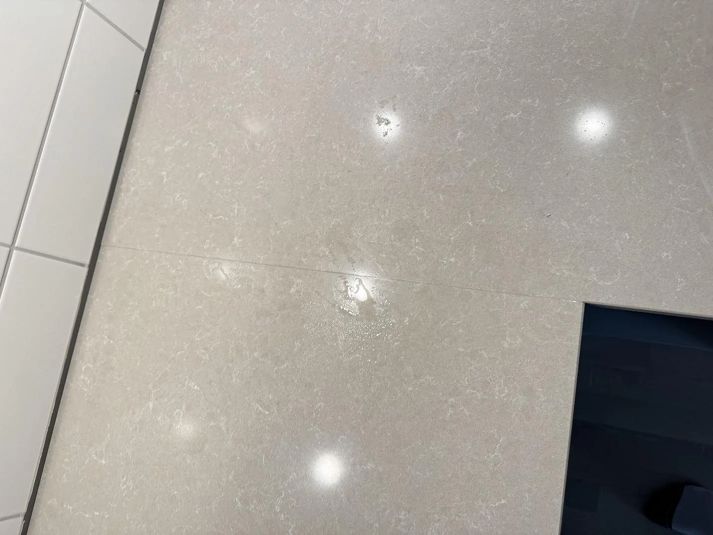 Køkkenbordplade i Technistone Noble Ivory White, Landskrona – billede 8