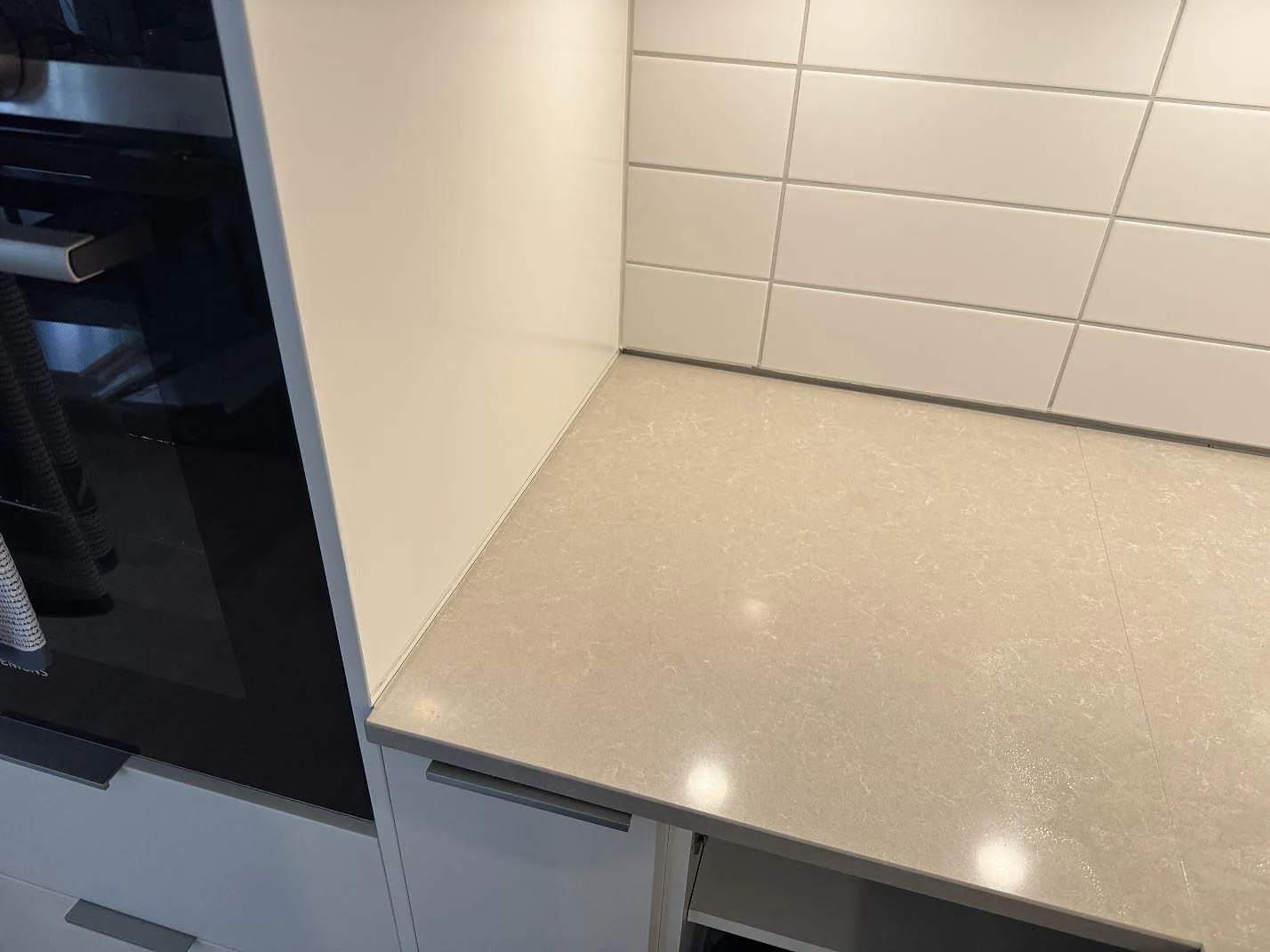 Køkkenbordplade i Technistone Noble Ivory White, Landskrona – billede 7