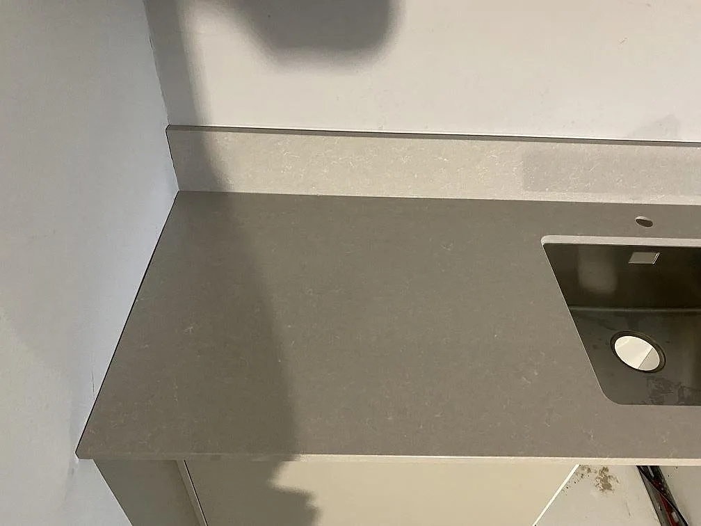 Køkkenbordplade i Technistone Noble Ivory White, Limhamn – billede 6