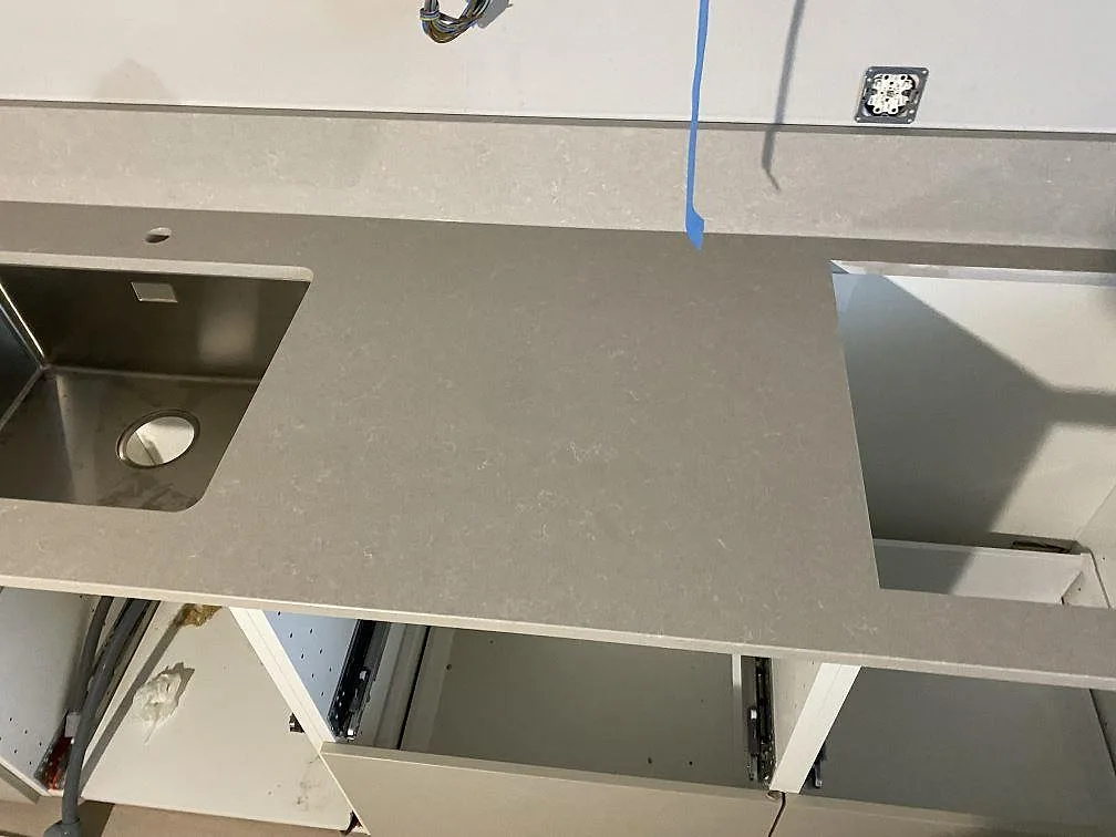 Køkkenbordplade i Technistone Noble Ivory White, Limhamn – billede 3