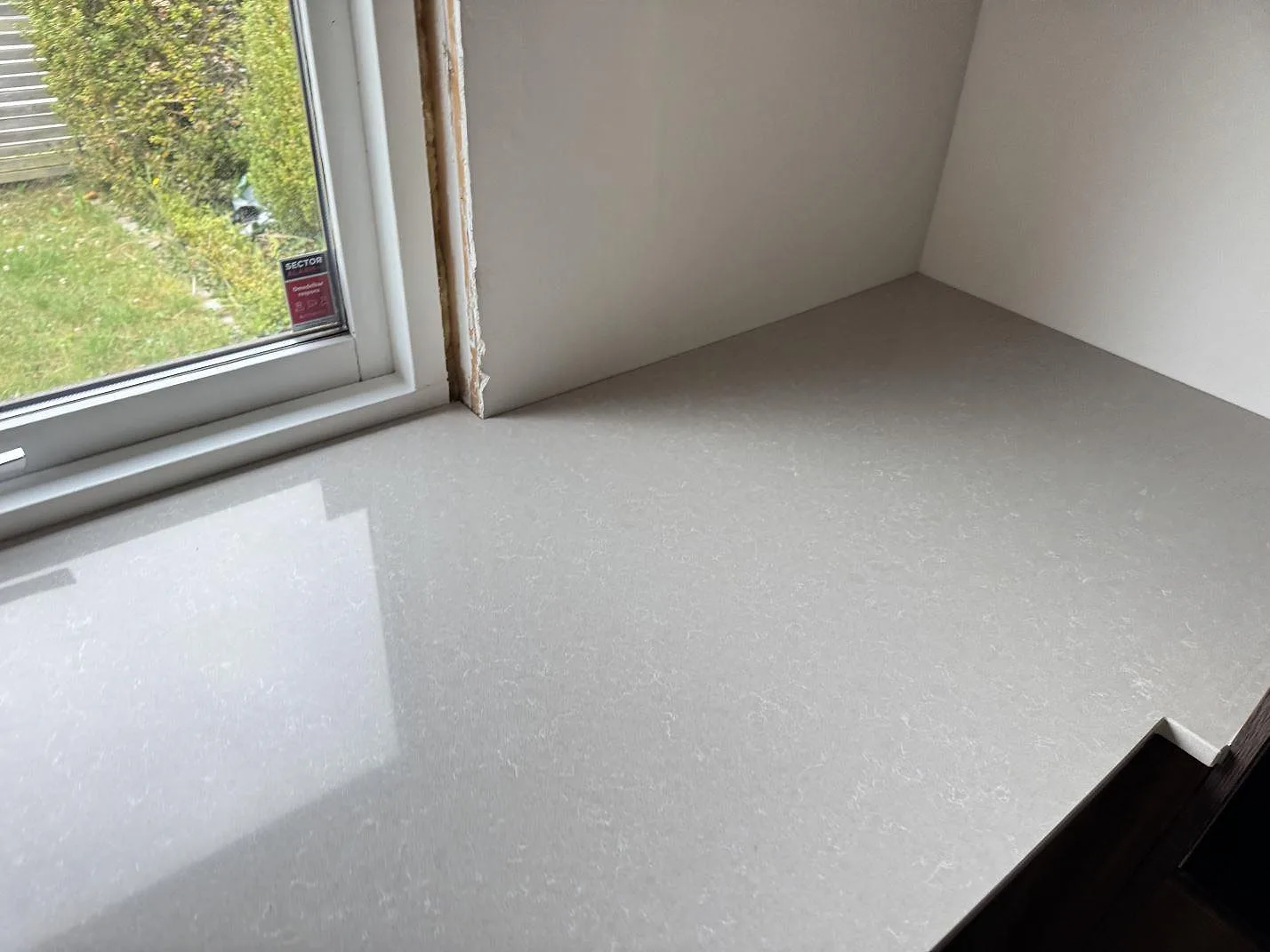 Køkkenbordplade i Technistone Noble Ivory White, Löddeköpinge – billede 6