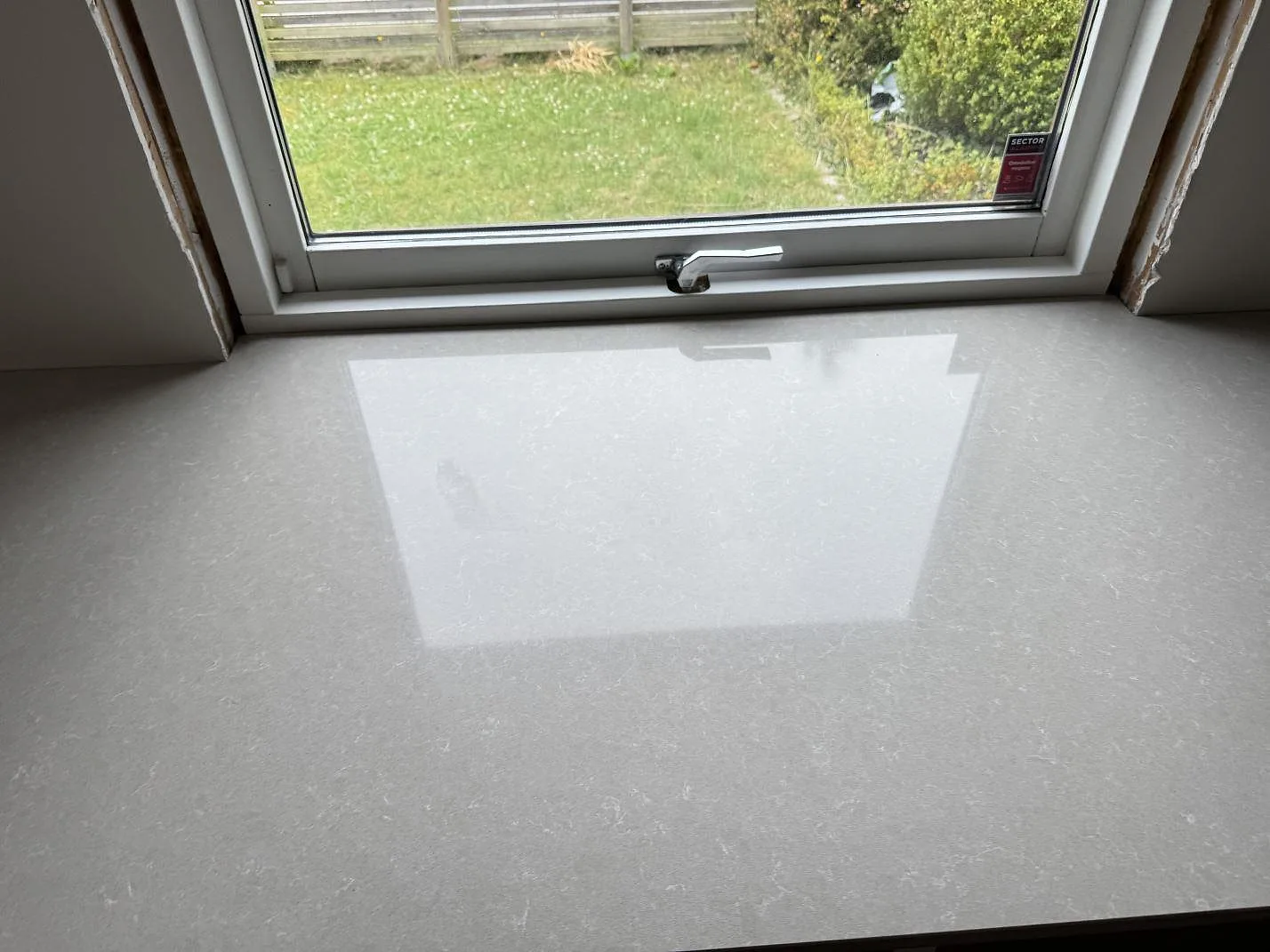 Køkkenbordplade i Technistone Noble Ivory White, Löddeköpinge – billede 5