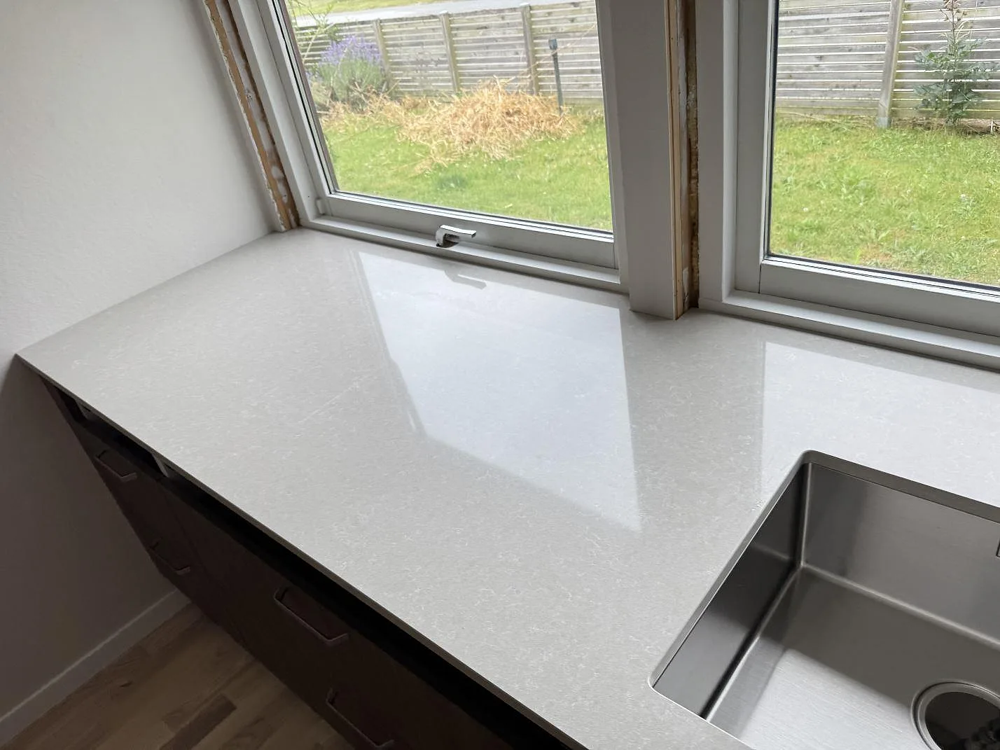 Køkkenbordplade i Technistone Noble Ivory White, Löddeköpinge – billede 2
