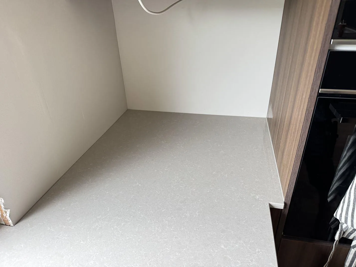 Køkkenbordplade i Technistone Noble Ivory White, Löddeköpinge – billede 7
