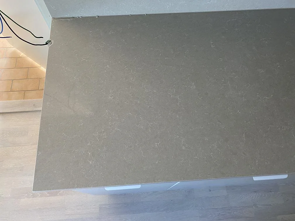 Køkkenbordplade i Technistone Noble Ivory White, Lomma – billede 6
