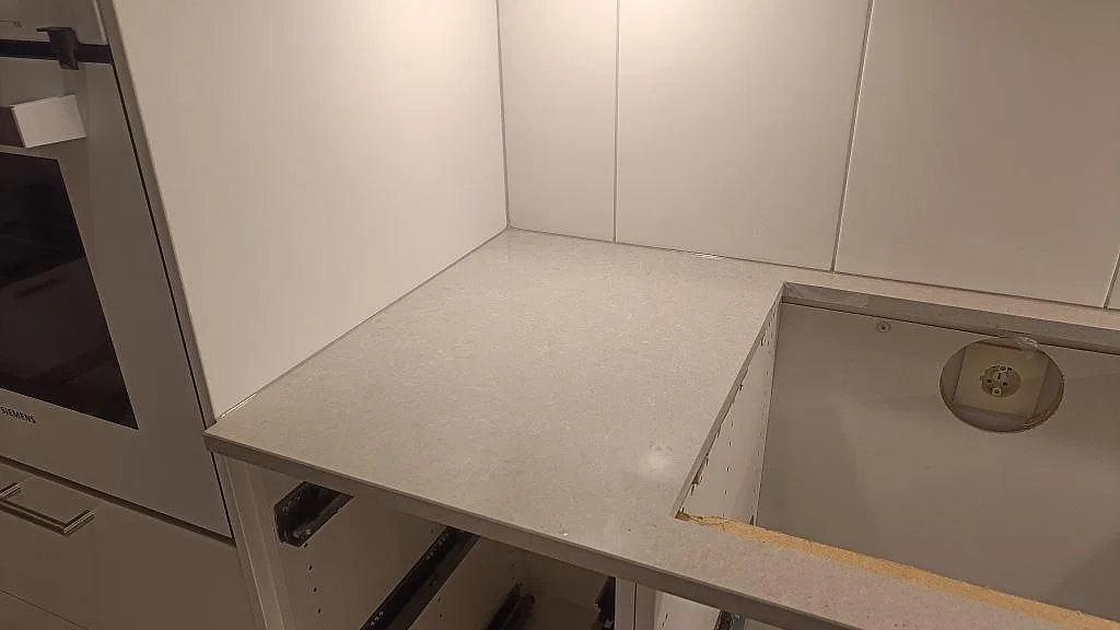 Køkkenbordplade i Technistone Noble Ivory White, Lund – billede 4