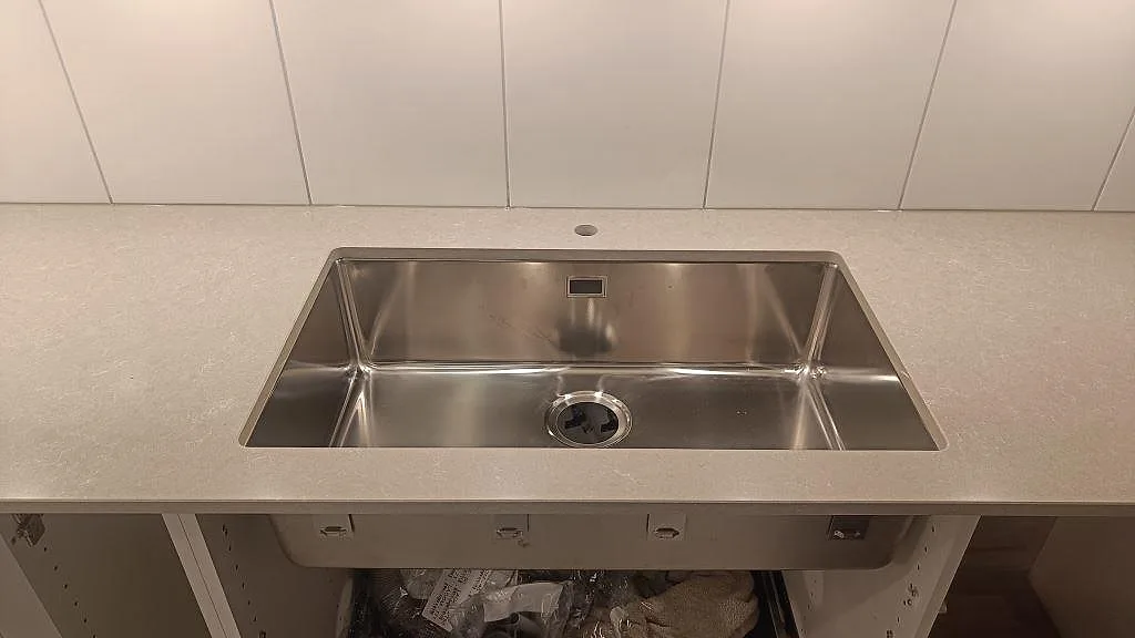 Køkkenbordplade i Technistone Noble Ivory White, Lund – billede 3