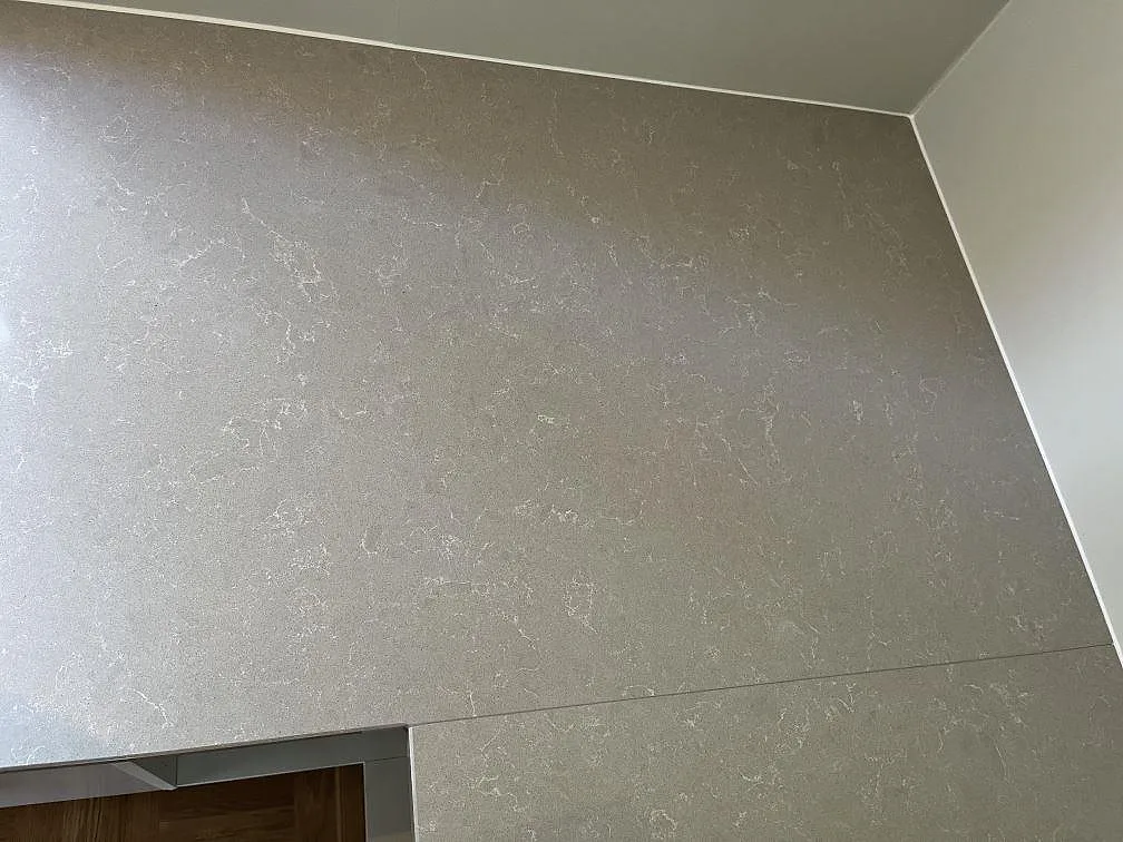 Køkkenbordplade i Technistone Noble Ivory White, Malmö – billede 3