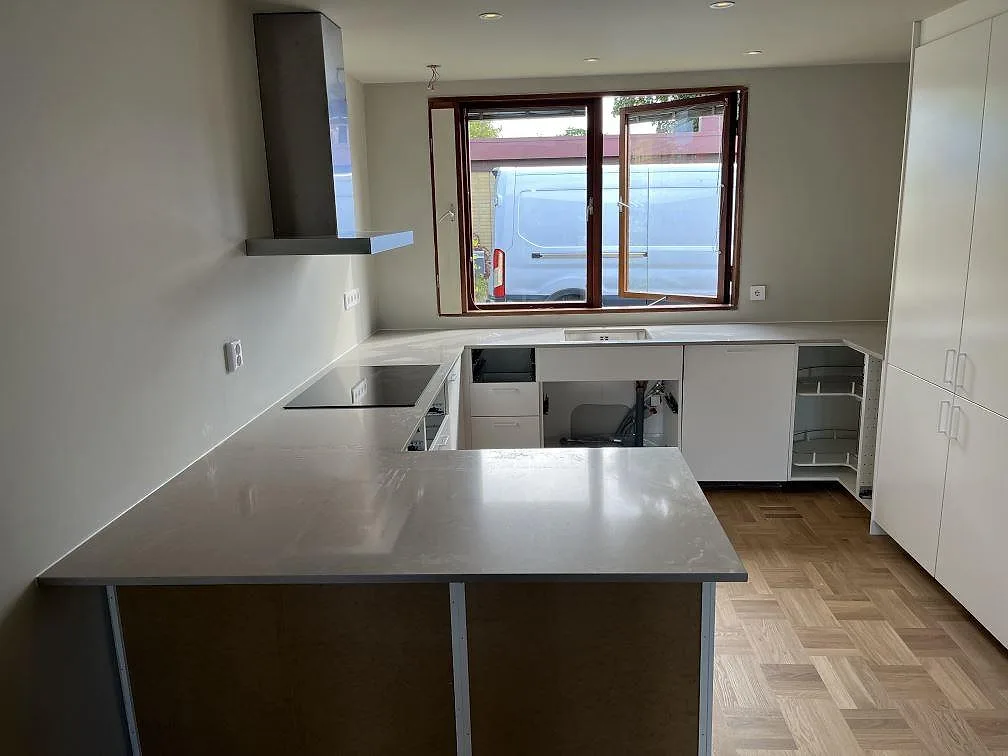 Køkkenbordplade i Technistone Noble Ivory White, Malmö – billede 5