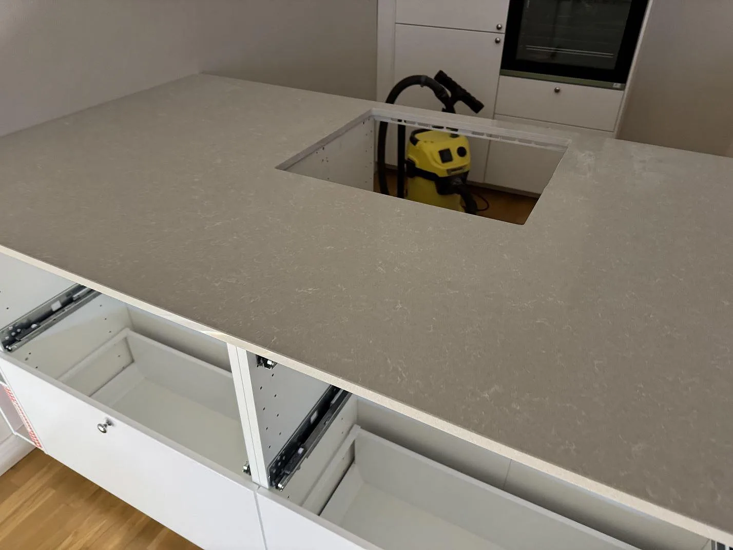Køkkenbordplade i Technistone Noble Ivory White, Malmö – billede 6