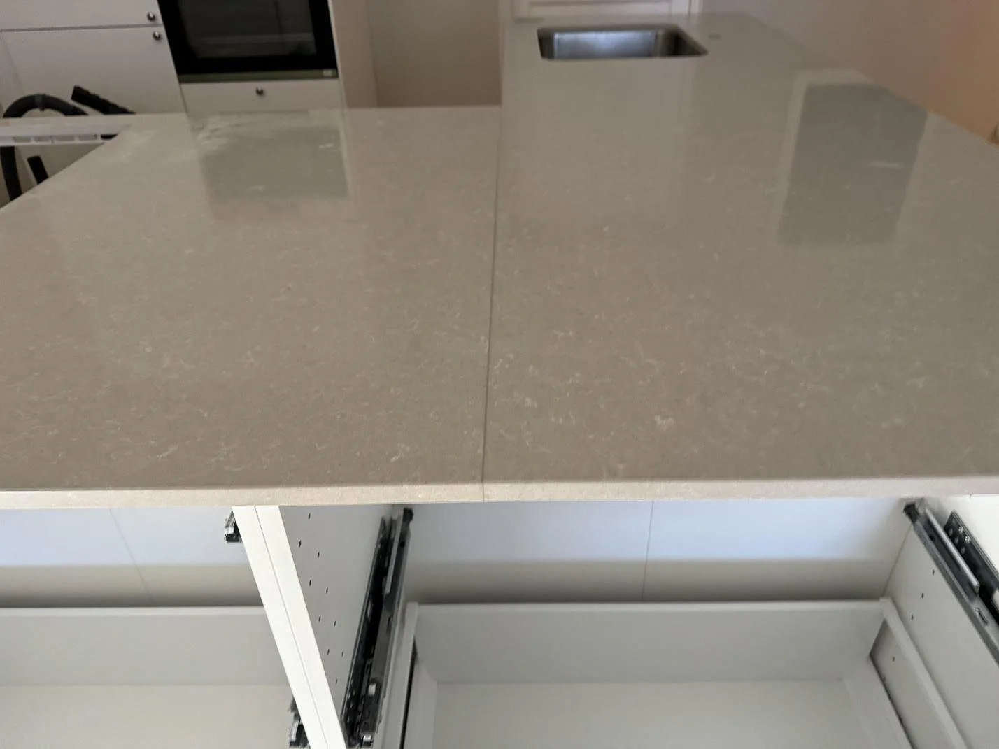 Køkkenbordplade i Technistone Noble Ivory White, Malmö – billede 8