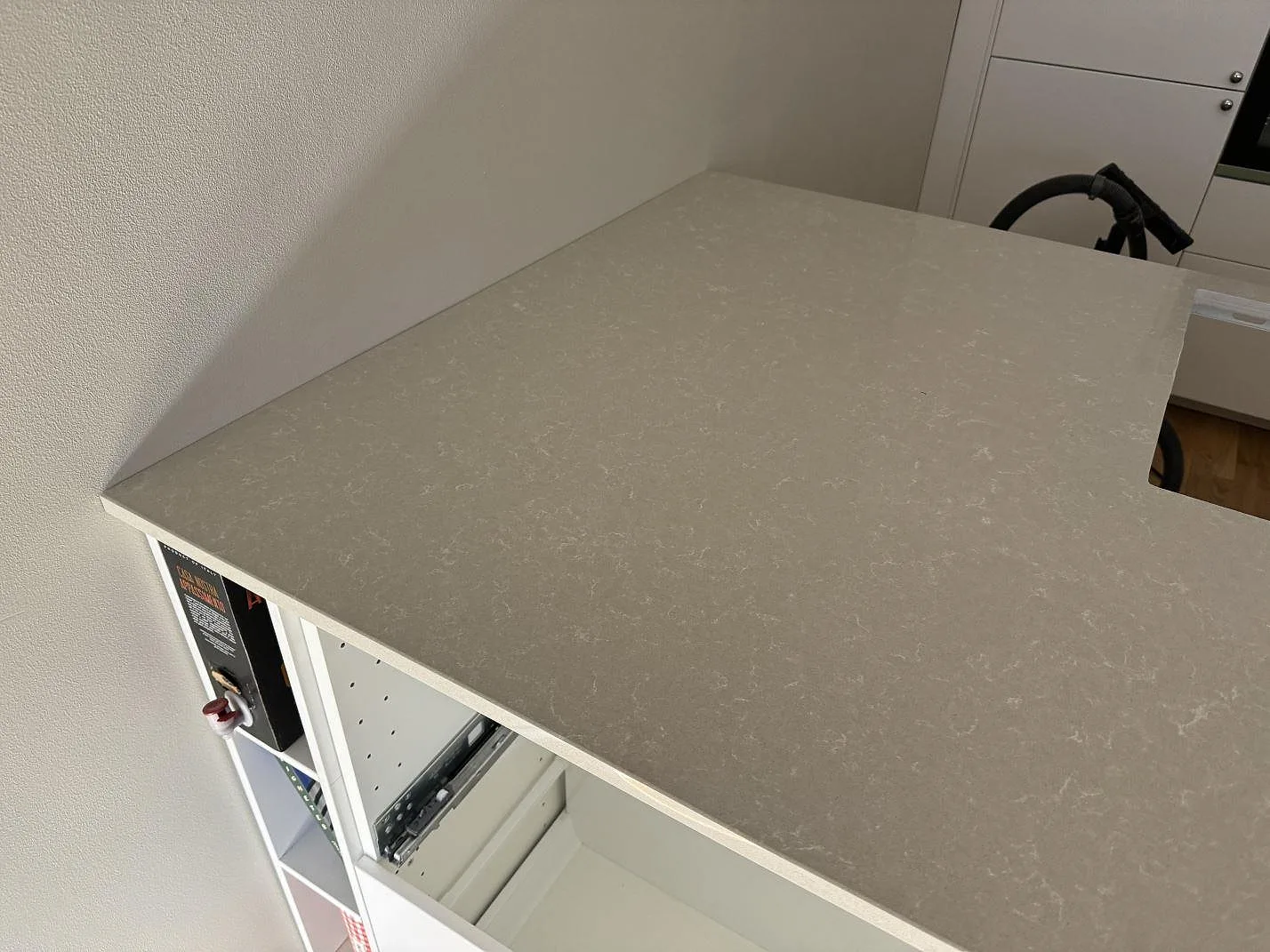 Køkkenbordplade i Technistone Noble Ivory White, Malmö – billede 7