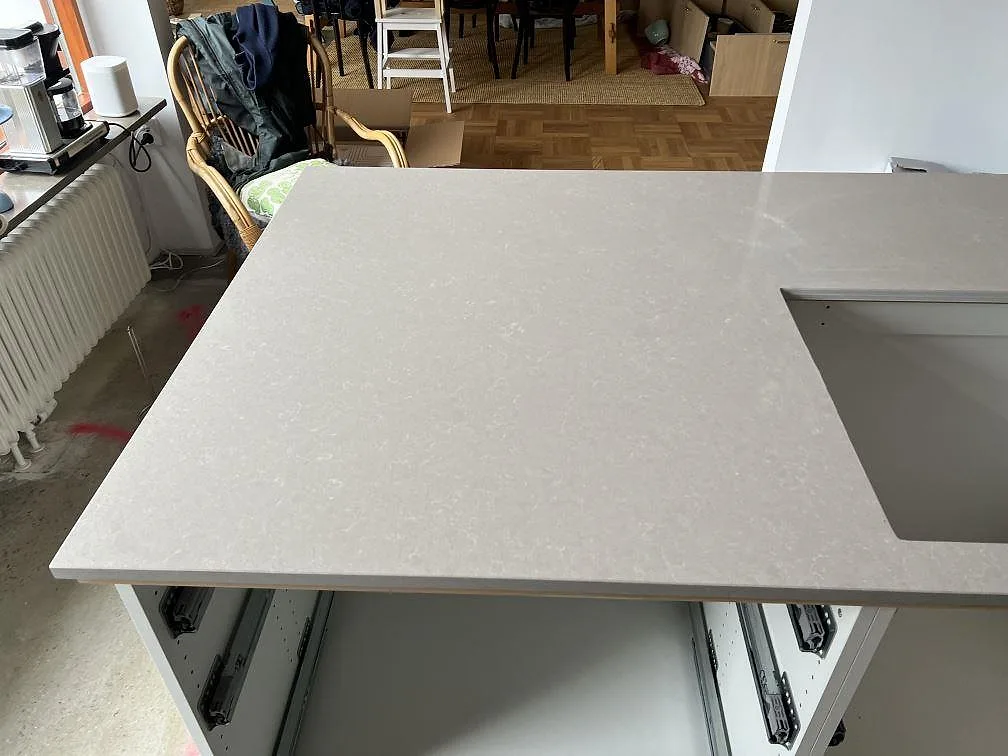 Køkkenbordplade i Technistone Noble Ivory White, Malmö
