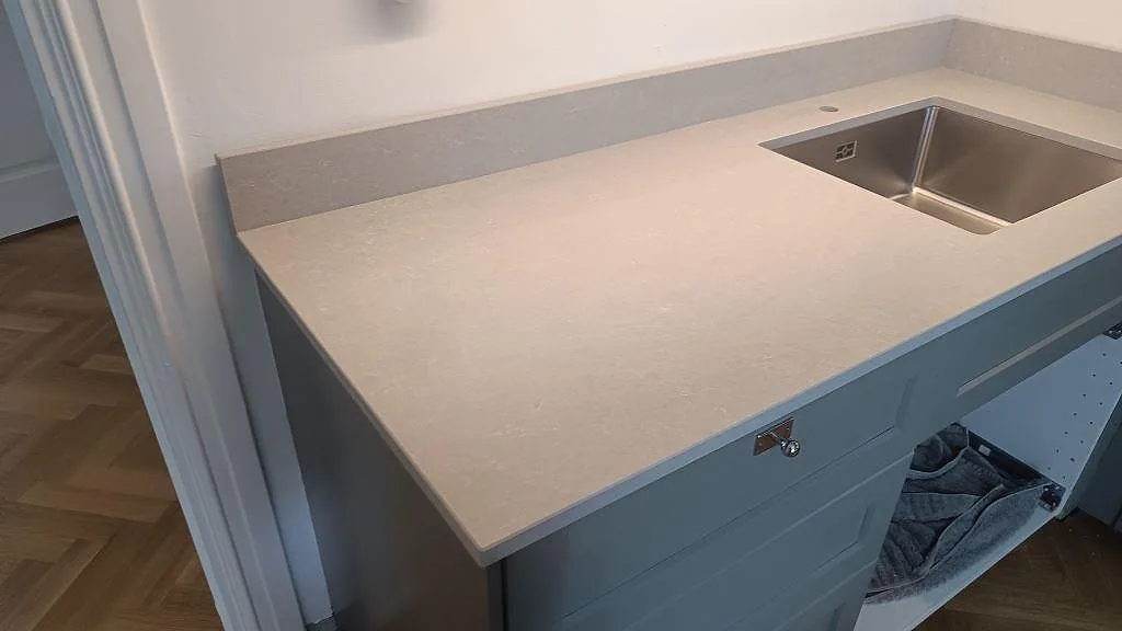 Køkkenbordplade i Technistone Noble Ivory White, Malmö – billede 3