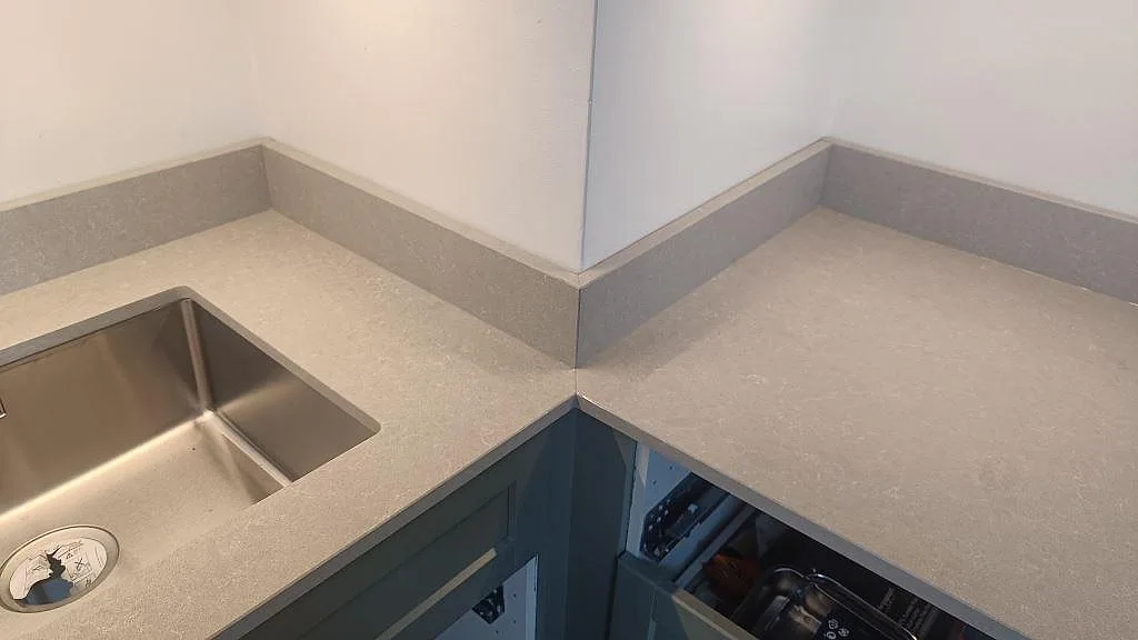 Køkkenbordplade i Technistone Noble Ivory White, Malmö – billede 4