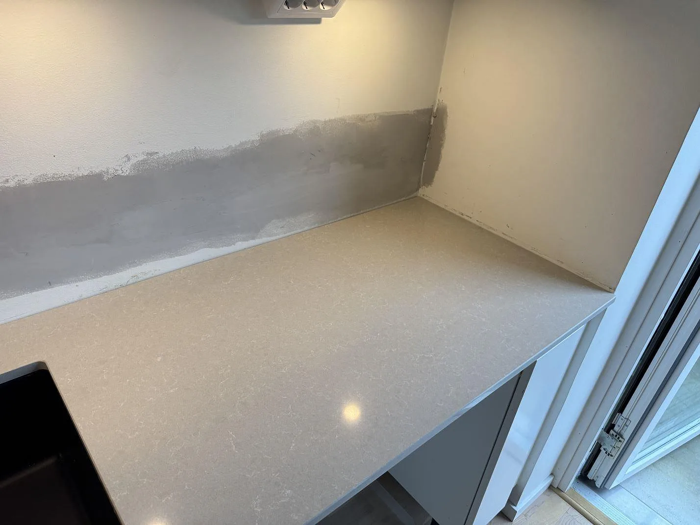 Køkkenbordplade i Technistone Noble Ivory White, Malmö – billede 6