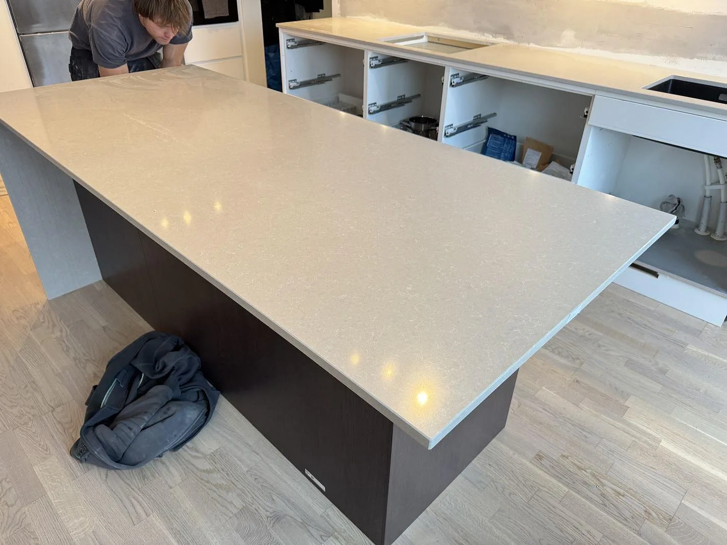 Køkkenbordplade i Technistone Noble Ivory White, Malmö – billede 2
