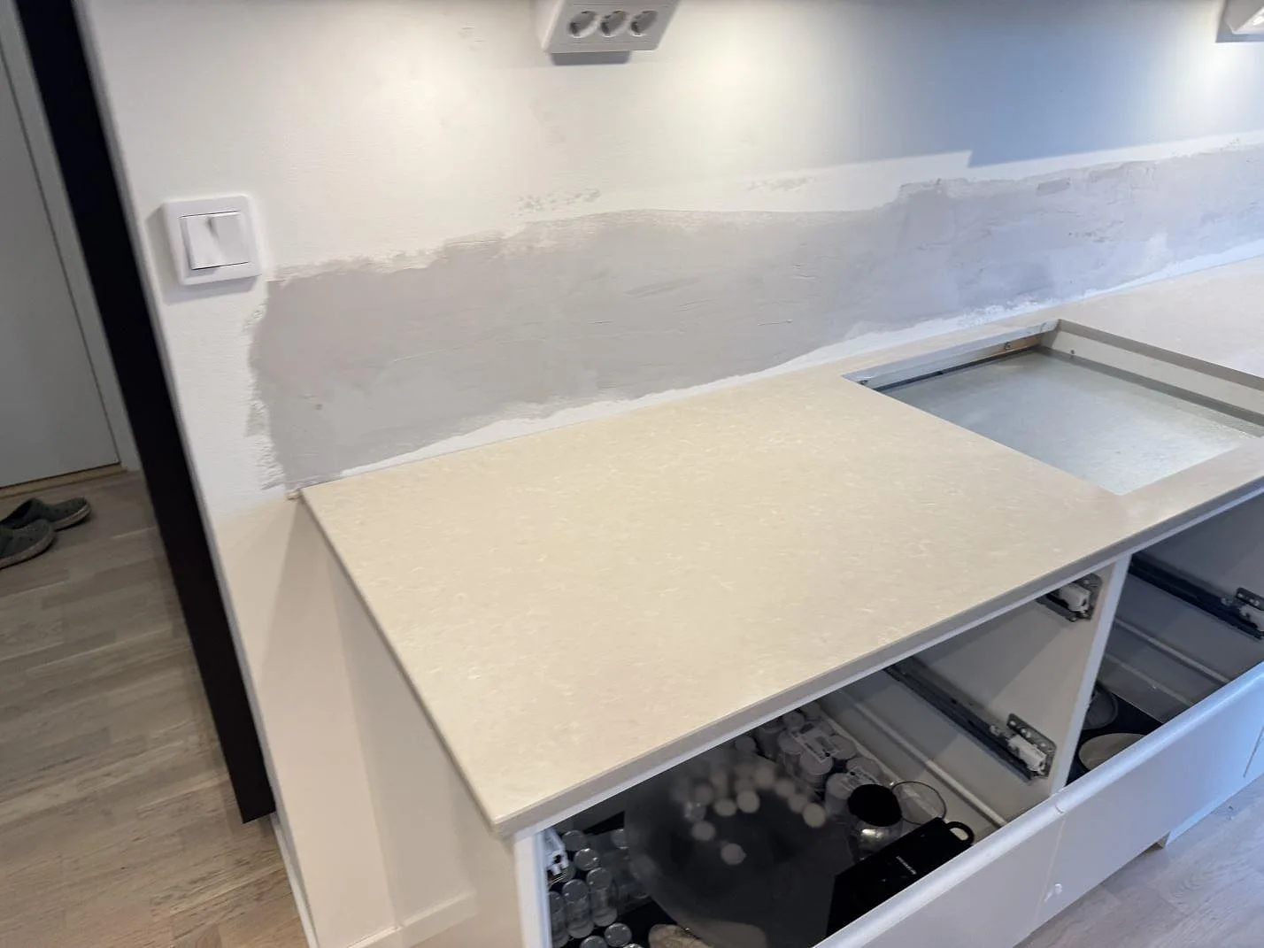 Køkkenbordplade i Technistone Noble Ivory White, Malmö – billede 4
