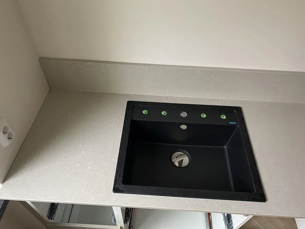 Køkkenbordplade i Technistone Noble Ivory White, Malmö – billede 4