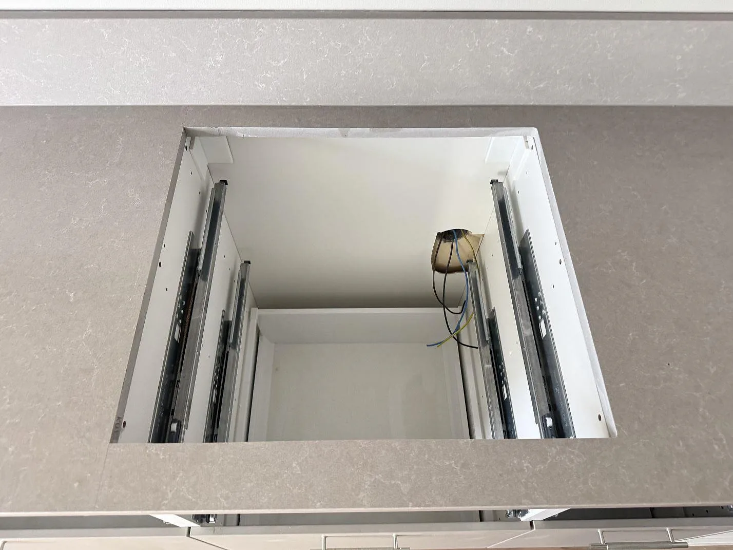 Køkkenbordplade i Technistone Noble Ivory White, Malmö – billede 6