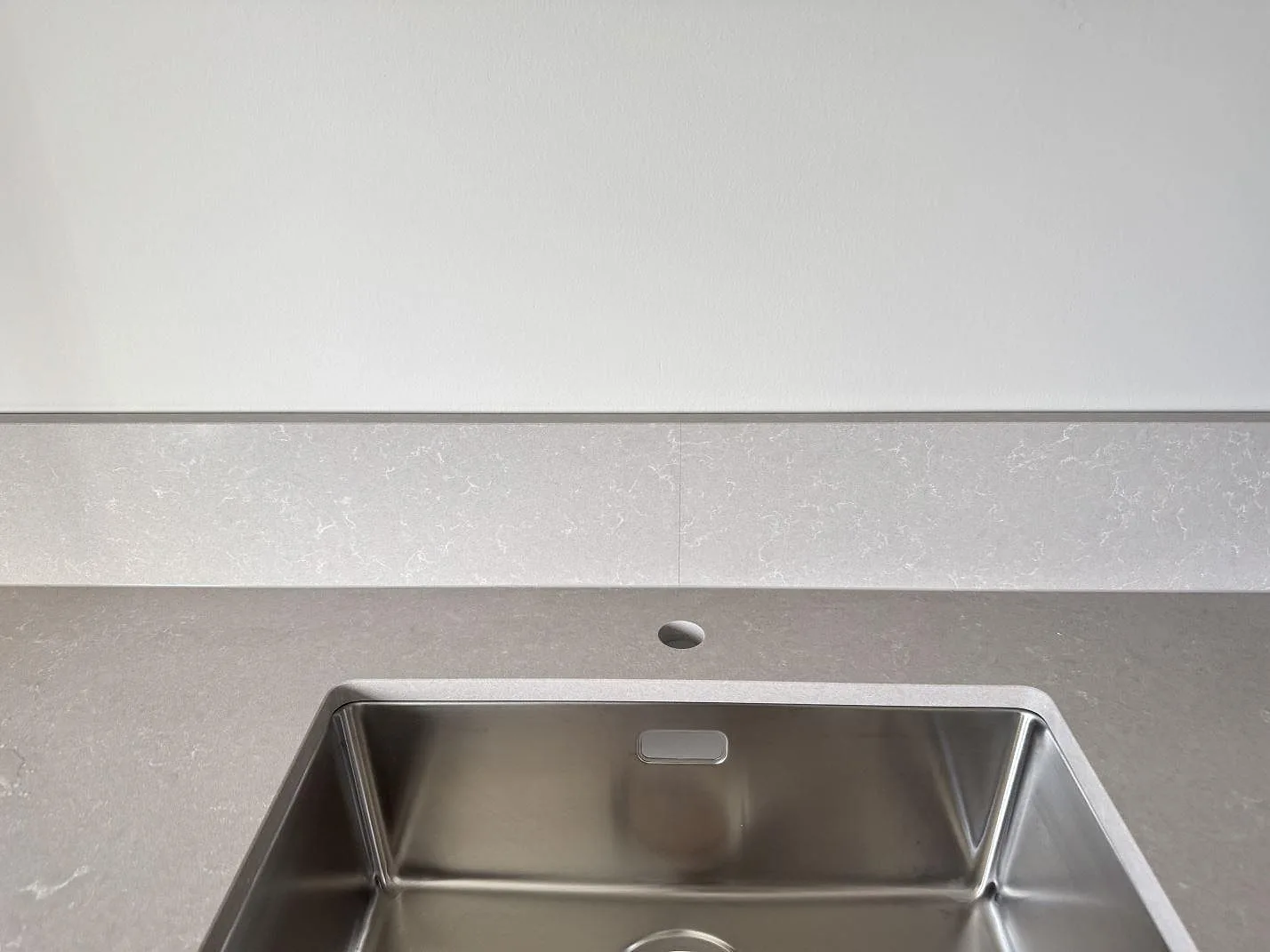 Køkkenbordplade i Technistone Noble Ivory White, Malmö – billede 4