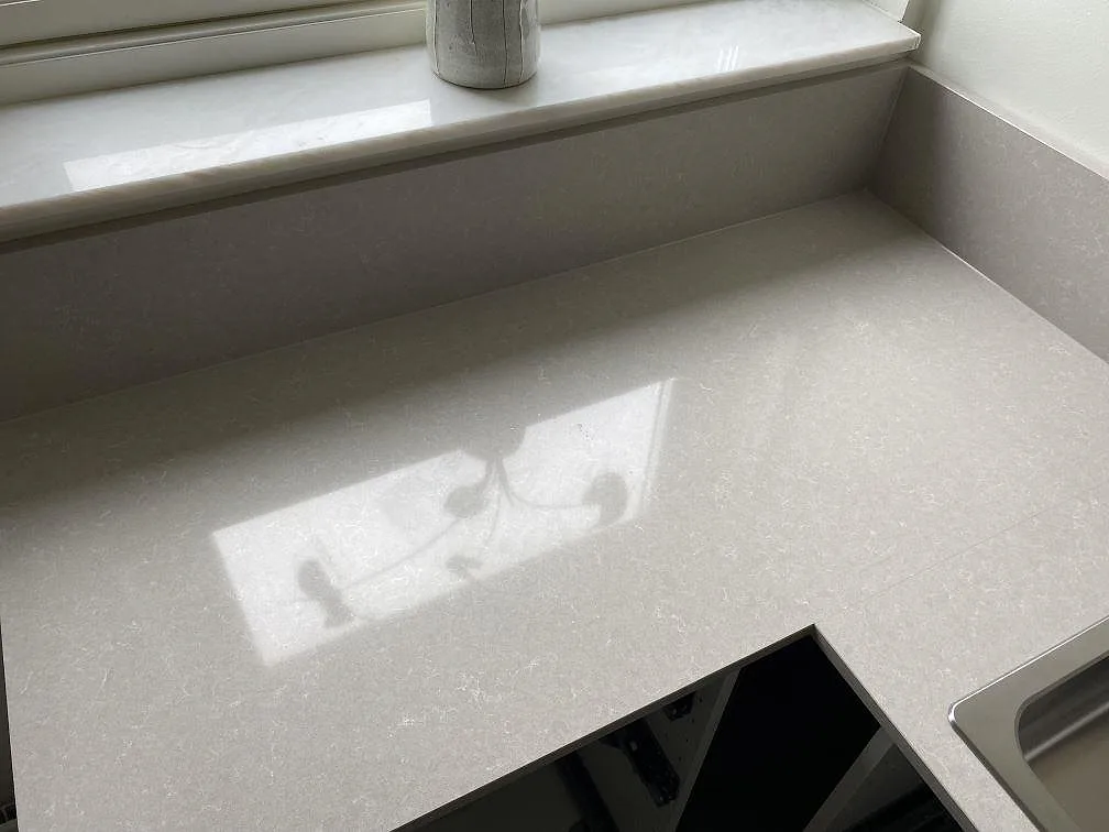 Køkkenbordplade i Technistone Noble Ivory White, Malmö – billede 4