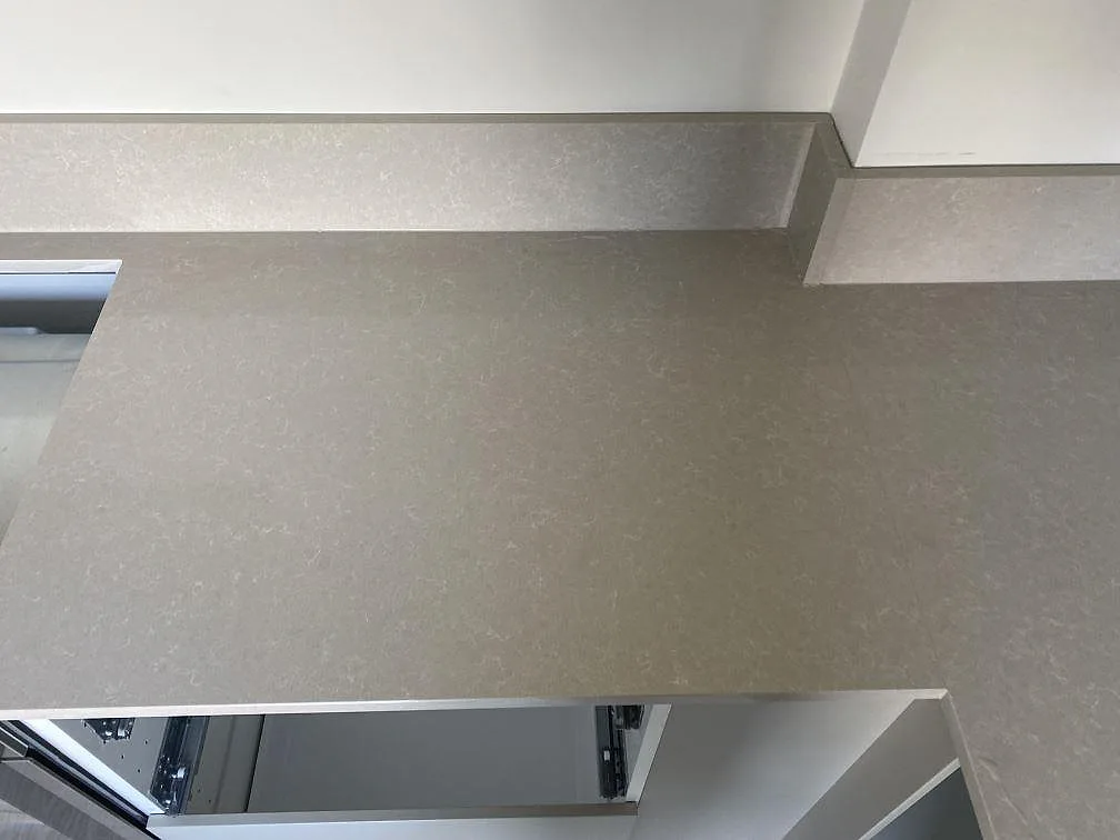 Køkkenbordplade i Technistone Noble Ivory White, Malmö – billede 7
