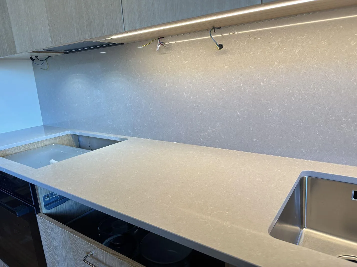 Køkkenbordplade i Technistone Noble Ivory White, Malmö – billede 2