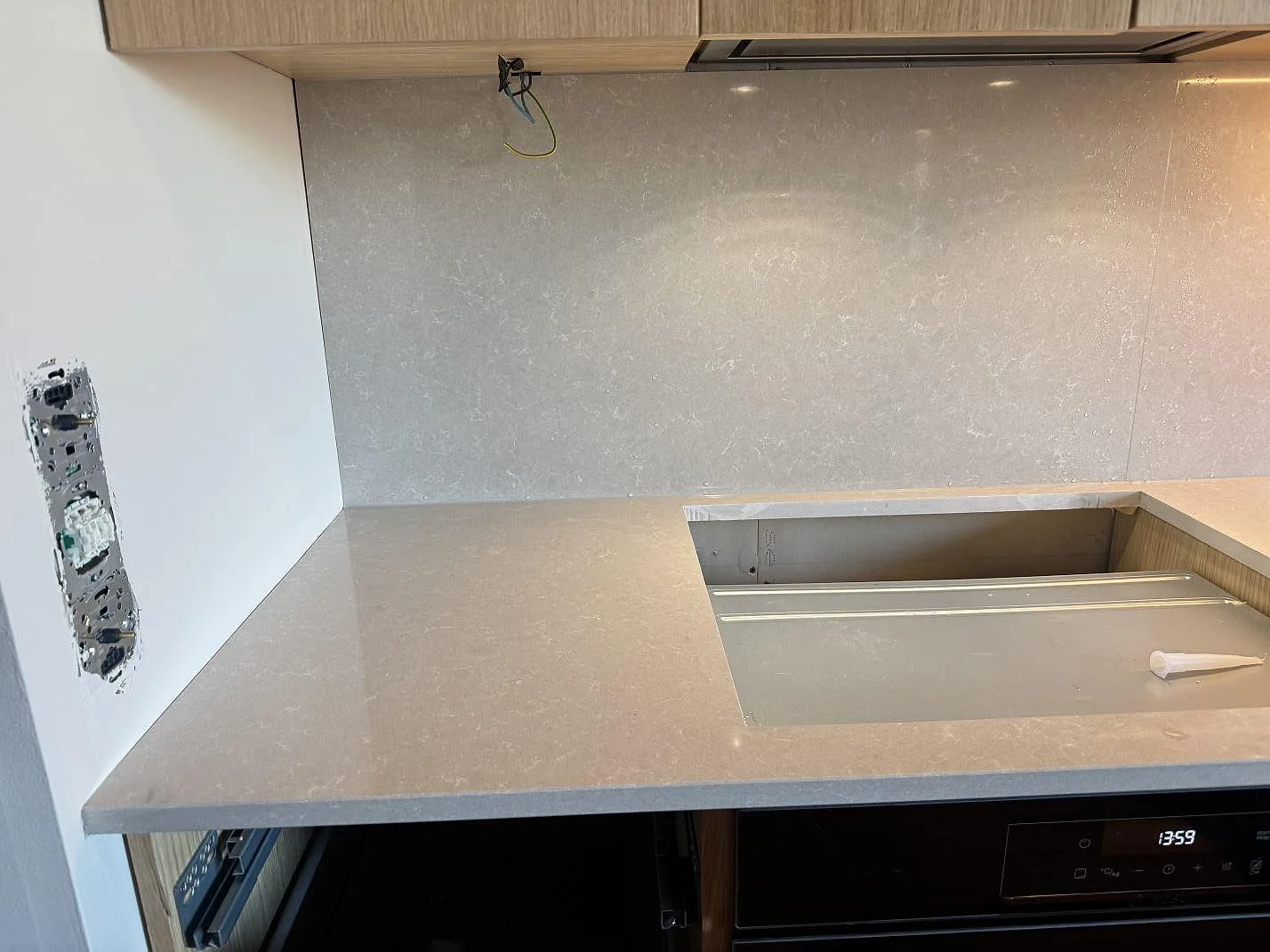 Køkkenbordplade i Technistone Noble Ivory White, Malmö – billede 6