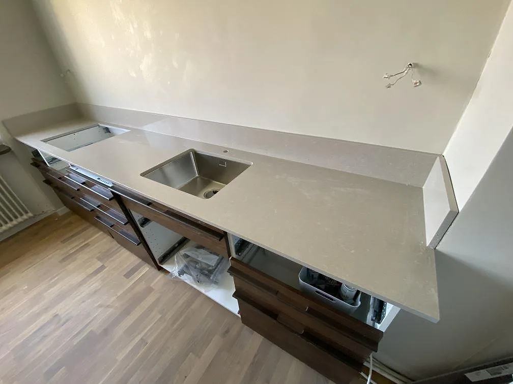 Køkkenbordplade i Technistone Noble Ivory White, Malmö – billede 2