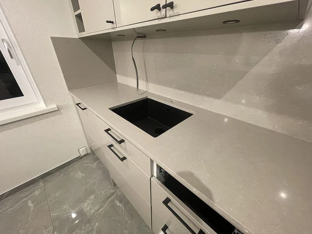 Køkkenbordplade i Technistone Noble Ivory White, Norrköping – billede 2