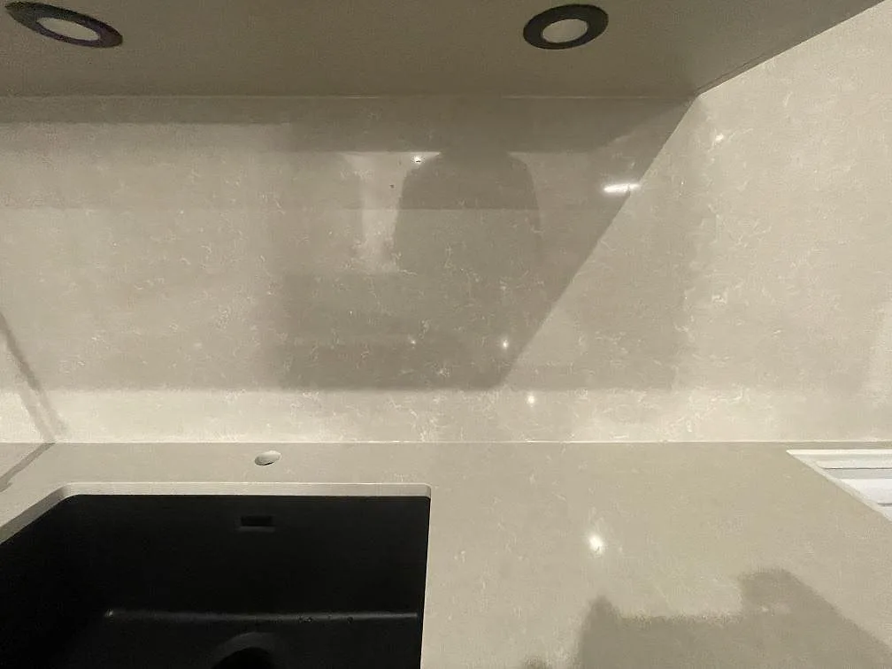 Køkkenbordplade i Technistone Noble Ivory White, Norrköping – billede 5