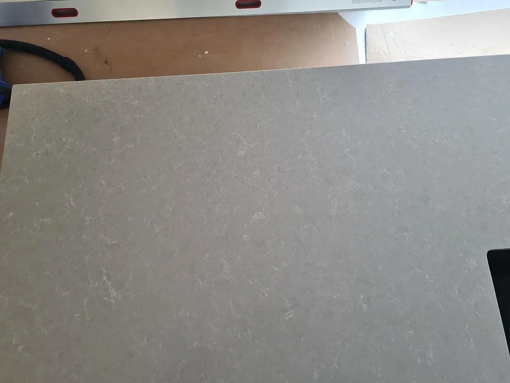 Køkkenbordplade i Technistone Noble Ivory White, Ösmo – billede 7