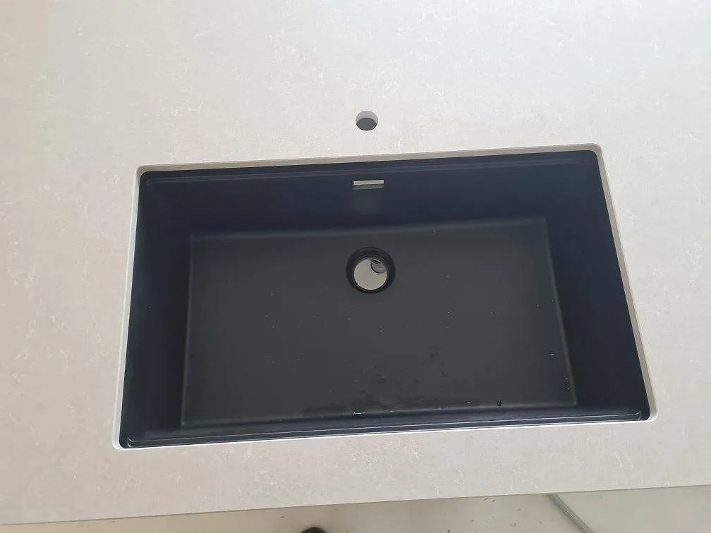 Køkkenbordplade i Technistone Noble Ivory White, Ösmo – billede 2
